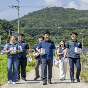 대한산업보건협회 노사, 충남 공주 농가에 구급함 200개 보급